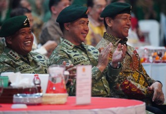 Panglima TNI ​​​​Jenderal TNI Agus Subiyanto (tengah) saat Hadiri Peringatan HUT ke-63 Kostrad di Beach City Internasional, Ancol, Jakarta Utara, Rabu (6/3/2024).