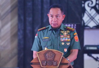 Panglima TNI Jenderal TNI Agus Subiyanto saat Apel Bersama Wanita TNI kembali digelar dalam rangka Hari Kartini Tahun 2024.