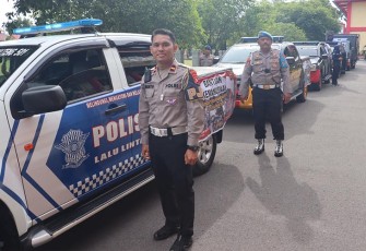 Ditlantas Polda Kalteng saat Kawal Distribusi Bantuan Kemanusian Bagi Masyarakat Terdampak Banjir di Barito Selatan 