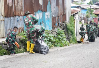 Peringati HPSN 2024, Kodam Kasuari, Fasharkan dan Pemerintah Papua Barat Bersihkan Sampah di Teluk Sawaibu