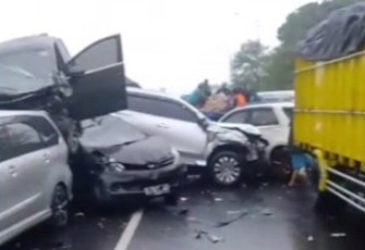 Kecelakaan beruntun di ruas tol Purbaleunyi KM 92, Senin (11/11)