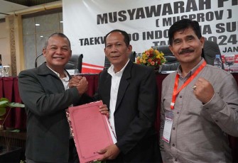 Danrem 032/Wbr Brigjen TNI Rayen Obersyl (kiri) saat Terpilih Jadi Ketum Pengprov TI Sumbar Masa Bakti 2024-2028