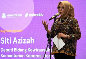 Deputi Bidang Kewirausahaan KemenKopUKM Siti Azizah saat membuka acara Open Call Entredev 2024 di Jakarta, Selasa (6/2/2024).