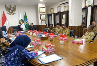 Vice saat melakukan kunjungan kerja (Kunker) bersama tim BSKDN di KPU Provinsi Jawa Timur  pada Selasa, 27 Februari 2024. 