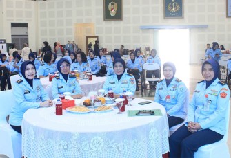 Pembinaan Wara Bakorda Bandung di Gedung Serasan Sesko TNI, Bandung, menghadirkan nuansa kekeluargaan yang indah, Selasa (05/03/2024). 