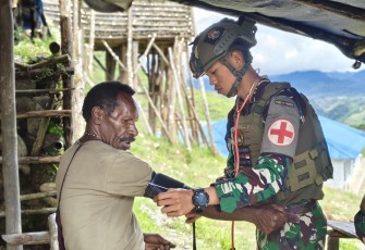 Satgas TNI Gelar Pelayanan Kesehatan