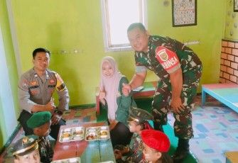 Bhabinkamtibmas Bersama Babinsa Desa Nusa Jaya Dampingi Penyaluran Program MBG