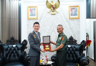 Kasum TNI saat Terima Kunjungan Kepala Staf Digital Intelijen Militer Singapura 