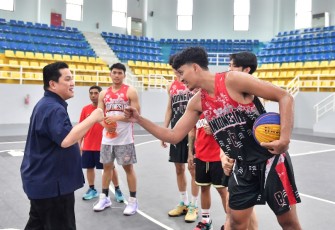 Menpora Erick Thohir saat menyapa atlet di CYESC Jakarta, Jum'at (19/9)