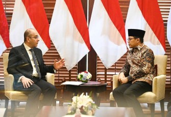 Menlu Sugiono bersama Dubes Mesir Yasser Hassan Faraq Elshemy di Jakarta 