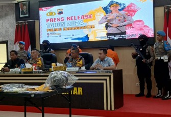 Polres Karanganyar menggelar rilis akhir tahun di Aula Wira Pratama I Mapolres setempat, Selasa (31/12/2024)