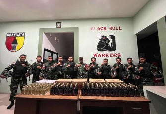 Patroli Malam Satgas Yonzipur 5/ABW Gagalkan Penyeludupan Miras Ilegal 