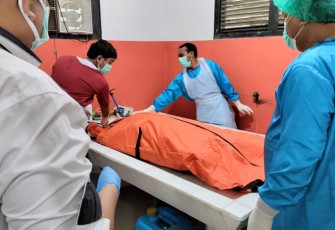 Polsek Pangkalan Banteng jajaran Polres Kotawaringin Barat (Kobar) menyelidiki kematian AFP (29) yang ditemukan tewas dalam keadaan gantung diri di sebuah kandang ayam yang sudah lama tidak digunakan yang terletak di Kebun Kelapa Sawit Desa Karang Mulya, Kec. Pangkalan Banteng, Kab. Kobar