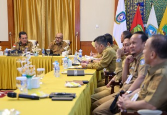 Gubernur Kepulauan Riau, H. Ansar Ahmad, memimpin langsung Rapat Koordinasi (Rakor) Pelaksanaan Program Makanan Bergizi di Provinsi Kepulauan Riau yang digelar di Gedung Daerah, Selasa (31/12)