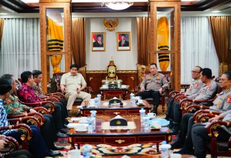 Kapolri Jenderal Polisi Listyo Sigit Prabowo menerima kunjungan Menteri Perumahan dan Kawasan Permukiman RI Maruarar Sirait, beserta jajaran di Markas Besar Kepolisian Republik Indonesia (Mabes Polri) pada Jumat (10/1)
