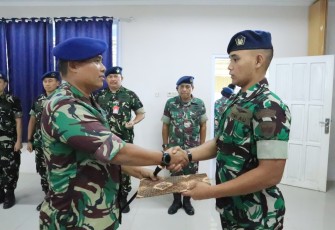 Komandan Wing (Danwing) Udara 5, Kolonel Pnb Hilman. L. P. Ambarita., M.M.S., secara resmi menutup Pendidikan Latihan Kerja (Latker) 1 Tek Turboprop Engine Maintenance Basic Specialty Course (TEMBSC) Angkatan ke-31 Tahun Anggaran 2024, bertempat di Skadron Teknik 044 Lanud Sultan Hasanuddin, Makassar, Senin (13/1/2025)