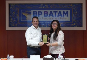 Ketua DPP Asosiasi Pengusaha Indonesia (APINDO) Kepri, Stanly Rocky, rombongan tersebut diterima oleh Kepala Biro Humas, Promosi, dan Protokol BP Batam, Ariastuty Sirait beserta jajaran di Marketing Center BP Batam