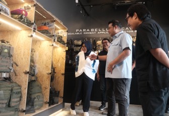 Menekraf Riefky saat berkunjung ke Parabellum, Jakarta pada Selasa, 14 Januari 2025. Menekraf Riefky turut didampingi Sekretaris Utama Kemenekraf Dessy Ruhati dan Deputi Bidang Pengembangan Strategis Ekraf Cecep Rukendi.