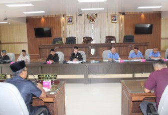 Rapat gabungan dengan Komisi I,II dan III DPRD Kabupaten Pasaman yang berlangsung di ruang sidang DPRD Kabupaten Pasaman.
