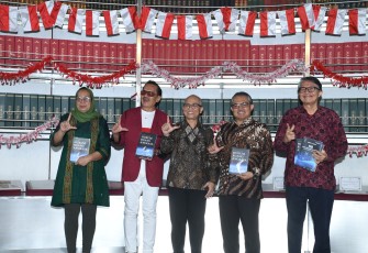 Wakil Menteri Pendidikan Dasar dan Menengah, Atip Latipulhayat, menghadiri pameran buku karya Chappy Hakim di Gedung Perpustakaan Nasional RI pada Senin (11/8)