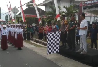 Danramil 0801/03 Arjosari Lepas Pemberangkatan Lomba Gerak Jalan Tingkat Kecamatan