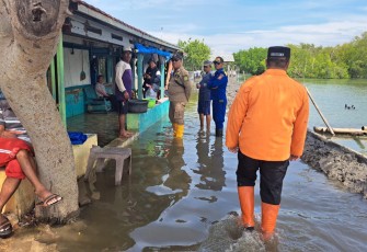  Peristiwa banjir rob melanda wilayah ini pada Jumat (10/1) pukul 06.00 WIB. Adapun wilayah terdampak yakni Desa Mayangan, Legon Wetan, Legon Kulon, Pangarenganm Tegalurung di Kecamatan Legon Kulon dan Desa Anggarsari di Kecamatan Sukasari