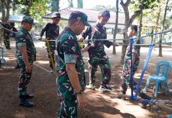 Anggota Kodim 0801/Pacitan Beri Materi Outbound TK Kartika IV- 18 Pacitan