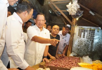 Mendagri Tito Turun Langsung Pantau Penyaluran Beras SPHP di Provinsi Banten