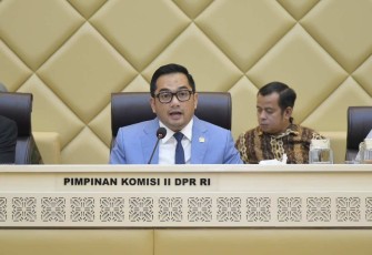 Ketua Komisi II DPR RI, Rifqinizamy Karsayuda, dalam rapat di Gedung DPR RI, Senayan, Jakarta, Rabu (22/1/2025).