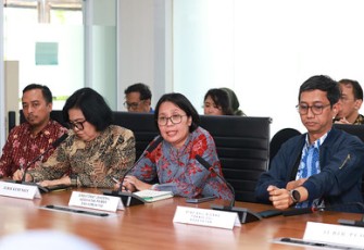 Dirjen Kesehatan Primer dan Komunitas, dr. Maria Endang Sumiwi memberikan keterangan pers di Jakarta, Jum'at (7/2)