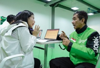 Pelayanan cek kesehatan gratis mitra gojek di Jakarta, Jum'at (21/3)
