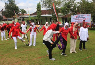 Prajurit dan Persit Kodim 0806/Trenggalek Rayakan HUT RI ke-80 dengan Lomba Unik