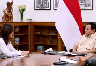 Presiden Prabowo Subianto, saat menerima Menkomdigi, Meutya Hafid, di Istana Merdeka, Jakarta Pusat, Senin (13/01/2025).
