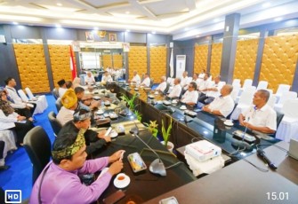 Wabup Bintan saat menerima Kunjungan Silahturahmi Persatuan Ketua-Ketua Kampung Negeri Johor Cawangan Muar