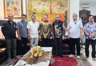  Anggota Komisi III DPR RI sekaligus Ketua Umum Ikatan Motor Indonesia (IMI) Bambang Soesatyo menuturkan IMI bersama pengelola Bandara Internasional Jawa Barat (BIJB) Kertajati akan menggelar Kejuaraan Dunia Motocross MXGP pada tanggal 6 Juli 2025