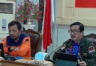 Sekretaris Daerah (Setda) Natuna, Boy Wijanarko Varianto memimpin rapat koordinasi penanganan bencana Hidrometeorologi melalui Dinas Badan Penanggulangan Bencana Daerah (BPBD) Kabupaten Natuna
