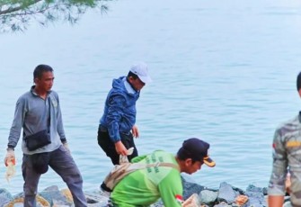 Gubernur Kepri Ansar Ahmad mulai Kamis (27/11/2025) mulai menempatkan sebanyak 50 tong sampah di Kawasan Gurindam 12, Tepi Laut Tanjungpinang