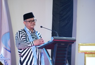 Menteri Pendidikan Dasar dan Menengah (Mendikdasmen), Abdul Mu’ti, saat meresmikan Kampus III Mumtaza Islamic School, Tangerang Selatan, Banten, Senin (16/6)