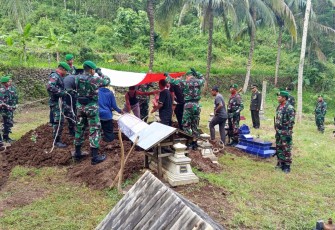 Kodim Pacitan Bantu Prosesi Pemakaman Militer Anggota Dari Kodim Batang