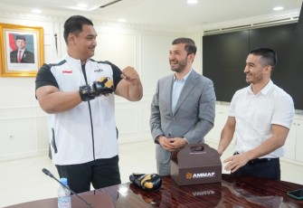 Menpora Dito berdialog dengan Presiden AMMAF Davron Juraev di Jakarta, Senin (24/2)
