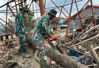TNI AL Sebarkan Pasukan di Berbagai Titik Terdampak Banjir