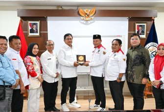 Sebanyak 12 perangkat desa dan kepala desa yang terhimpun dalam Asosiasi Pemerintah Desa Seluruh Indonesia (APDESI) Merah-Putih, pada Selasa, 18/11/2025, melakukan audiensi kepada Wakil Menteri Transmigrasi Viva Yoga Mauladi, Kantor Kementerian Transmigrasi (Kementrans), Kalibata, Jakarta