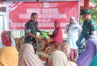 Sambut HUT RI Ke-80 Tahun 2025, Kodim 1710/Mimika Gelar Bakti Sosial Bagi Sembako Kepada Kaum Dhuafa dan Mualaf