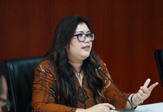 AnggotaDeputi Bidang Pelayanan Umum BP Batam Ariastuty Sirait