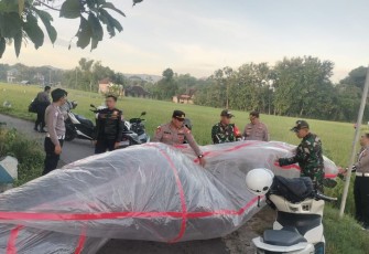 Babinsa Kodim Ponorogo Ikut Temukan Balon dan Petasan 