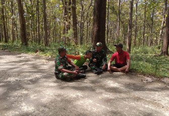 Babinsa Kodim Ponorogo Sosialisasi Cegah Karhutla
