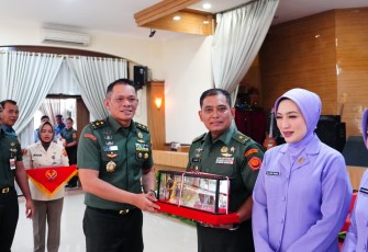 Acara lepas sambut Kababek TNI dari Brigjen TNI Irawan, S.H., M. H., CFrA. kepada Kabalog TNI Mayjen TNI Lin Nofrianto, S.E., bertempat di Aula A.H. Nasution Babek TNI, Jakarta Utara, Selasa (26/8/2025).