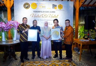 Bamsoet dalam acara Halal Bihalal Perkumpulan Bumi Alumni (PBA) UNPAD di Restoran Rumarasa Nusantara, Kebayoran Baru Jakarta, Rabu malam (16425).