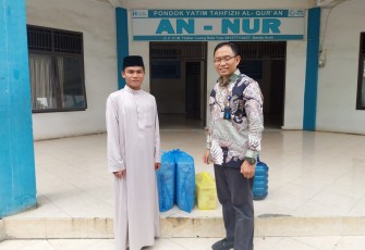 DKM Kanwil Bea Cukai Aceh saat Salurkan Bantuan Jumat Berkah untuk Warga Terdampak Banjir