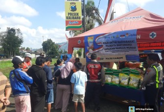 Penjualan beras murah yang digelar Polresta Banyuwangi Polda Jawa Timur (Jatim) bersama Polsek jajaran dan Bulog Banyuwangi.